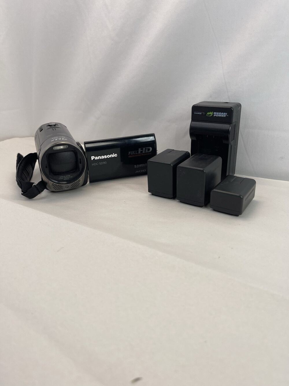 Panasonic HDC-SD90 Full HD Camcorder 40x Zoom - 3 Batteries & Charger